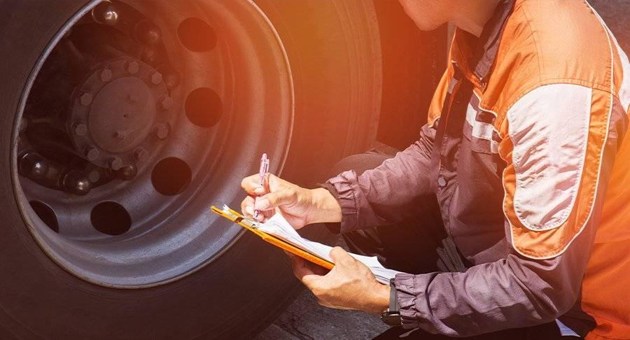 A truck driver does an inspection on his truck and fills out his DVIR.